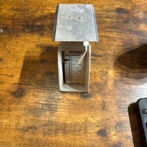 Vintage Dietetic Kitchen Scale in Off-White with Metal Pan Hanson made in USA